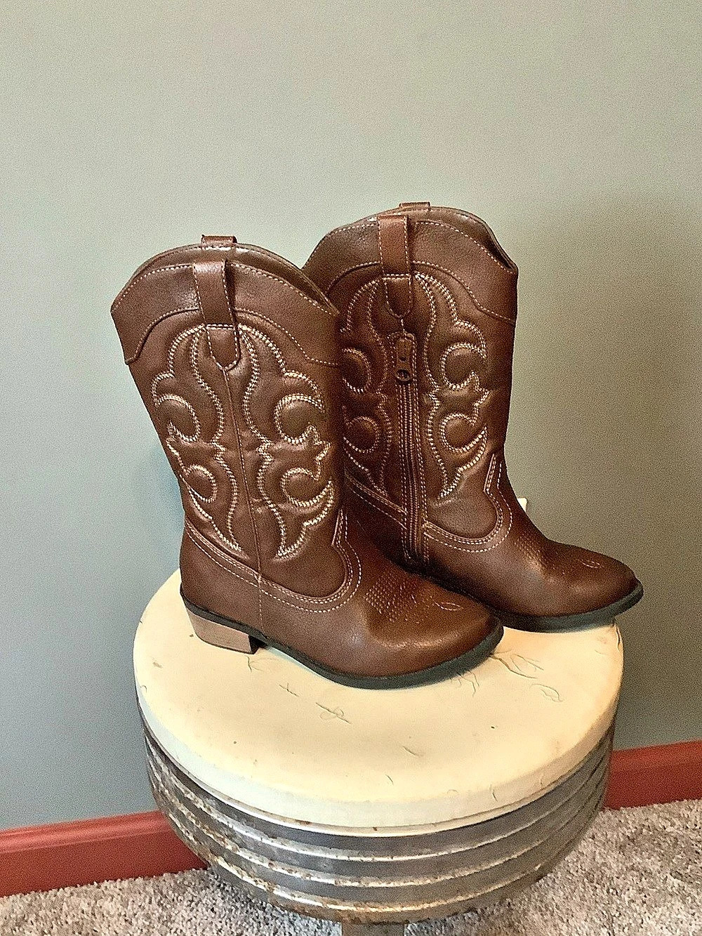 Cat & Jack Girls 13 Western Embroidered Boots in Brown Like New